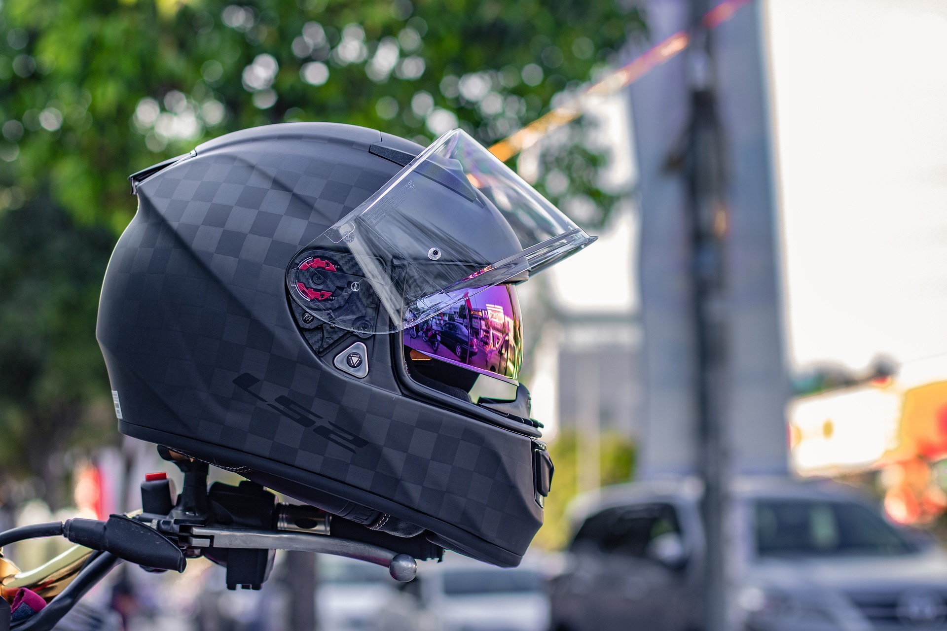 choosing a motorcycle helmet